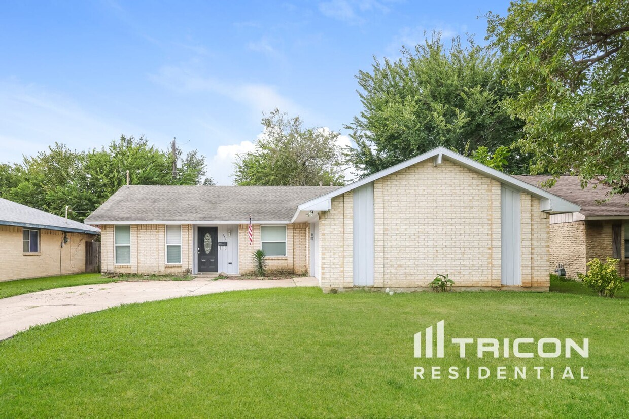 Primary Photo - 445 Oak Ridge Place Grand Prairie TX