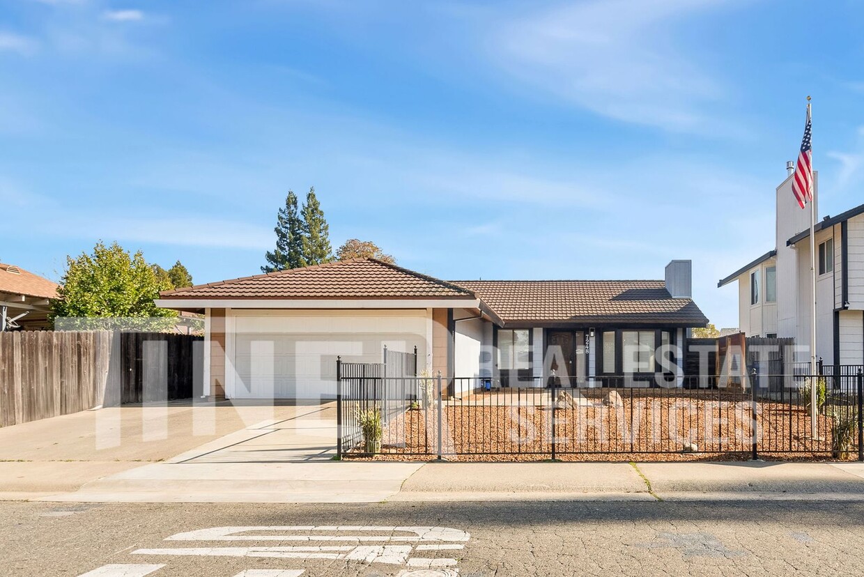 Primary Photo - Sophisticated 3 Bedroom Home in Ridge Poin...