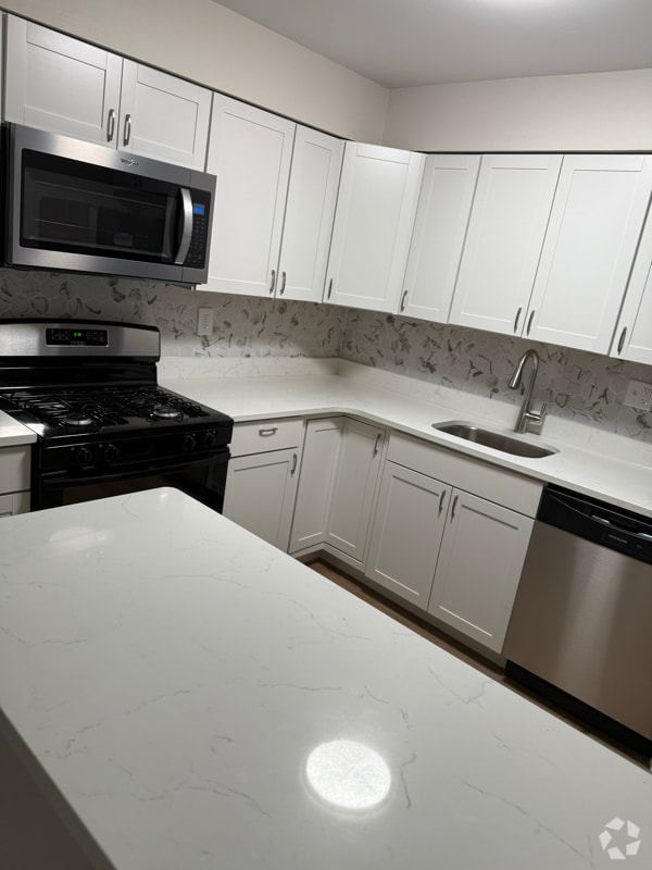 Building Photo - 2707 S 76th St