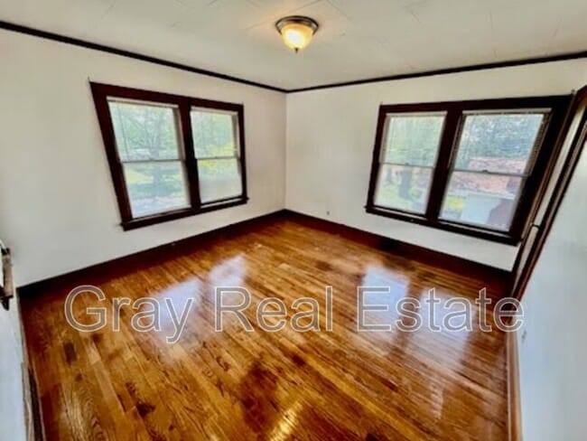 Foto del edificio - 1030 E 8th St