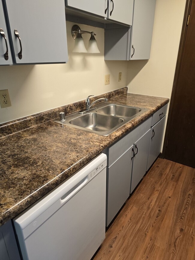 Foto del edificio - Silver Lake Apartments, LLC.