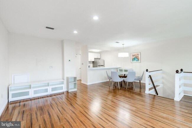 Foto del edificio - 421 Wendover Dr