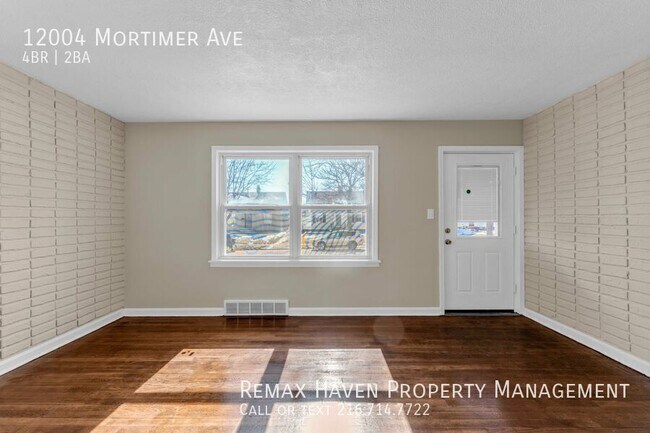 Foto del edificio - 12004 Mortimer Ave