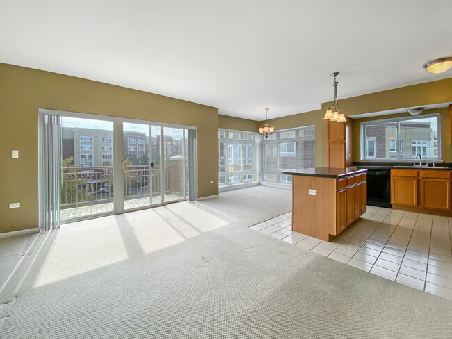 Building Photo - 6759 W Forest Preserve Dr