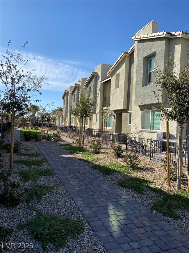 Foto del edificio - 6812 Alpine White Ct