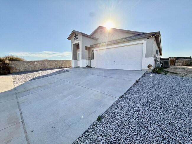 Building Photo - 11860 Ernest Rd