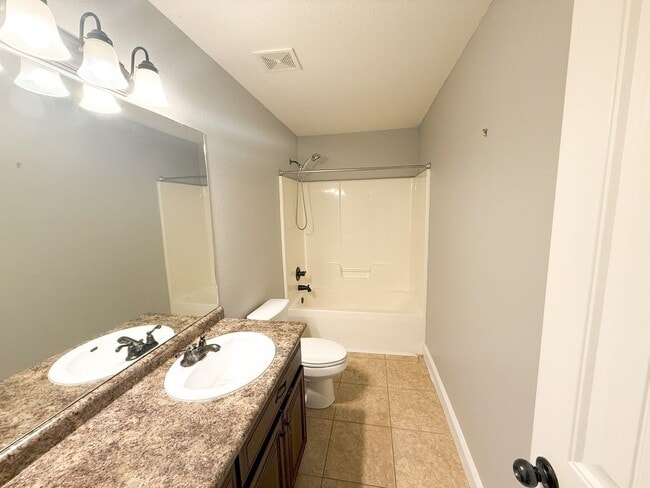 Foto del edificio - 4646 Stonewall Cir