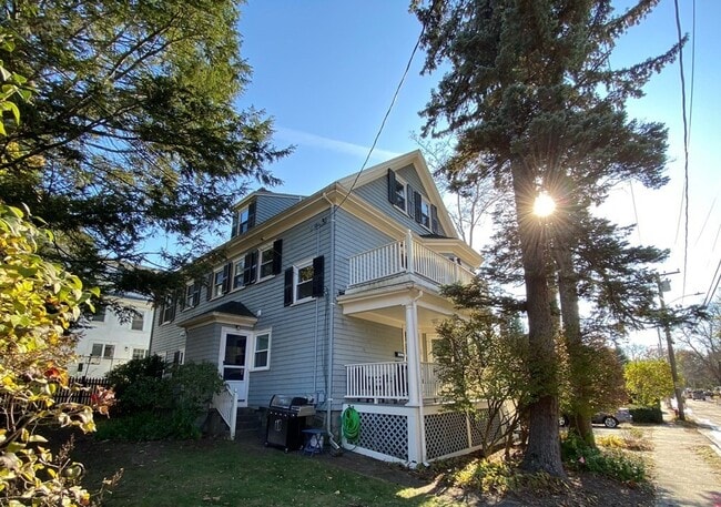 Building Photo - 31 Elm St