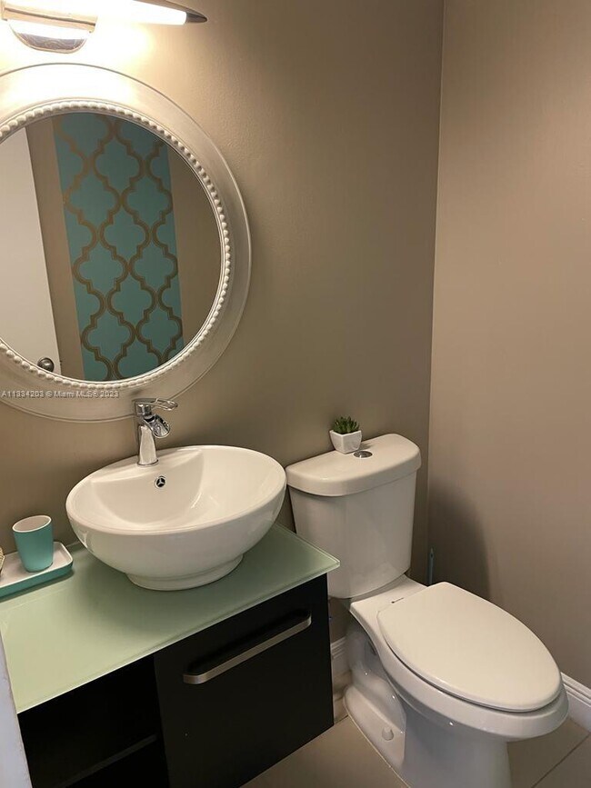 Foto del edificio - 301 Golden Isles Dr