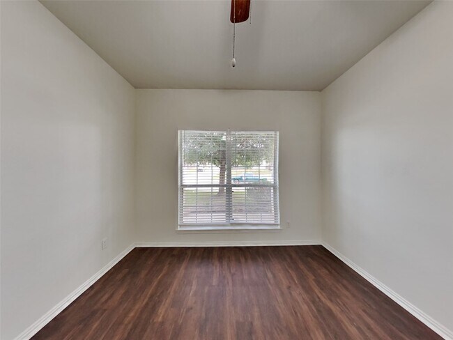 Foto del edificio - 2013 Briar Grove Dr