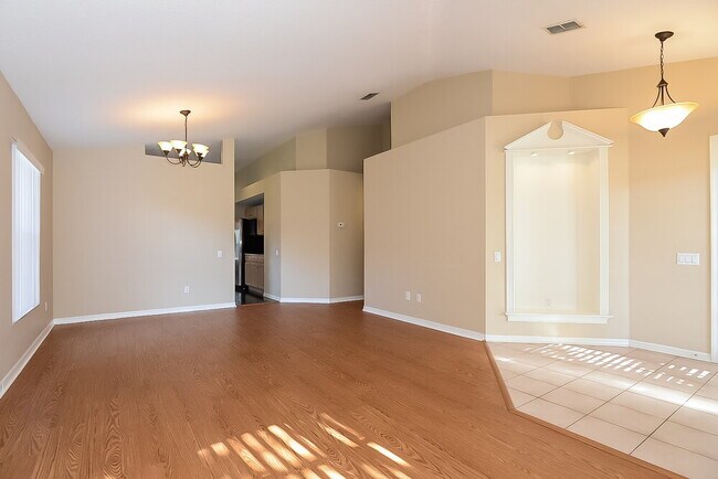 Building Photo - 29613 Morningmist Dr