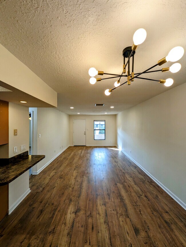 Building Photo - 3134 Plaza Terrace Dr