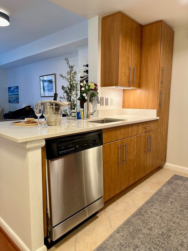 1021 N Garfield St Unit 222, Arlington, VA 22201 Condo for Rent in