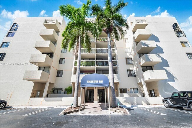 Foto del edificio - 2715 Tigertail Ave