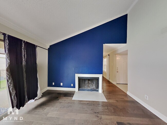 Foto del edificio - 5300 Keller Springs Rd