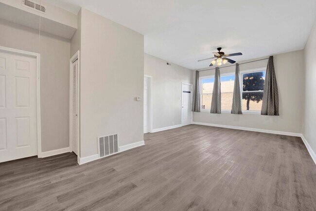 Foto del edificio - 3651 S Archer Ave