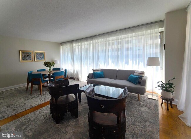 Foto del edificio - 5500 Friendship Blvd