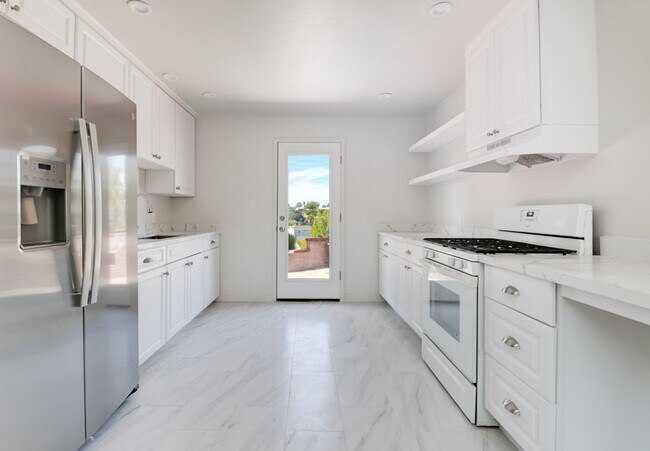 Building Photo - 4028 Casita Way