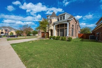 Building Photo - 701 Player Ave