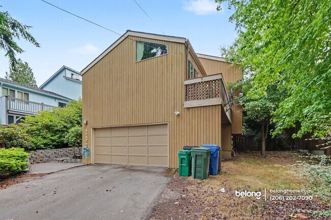 Building Photo - 14124 Phinney Ave N