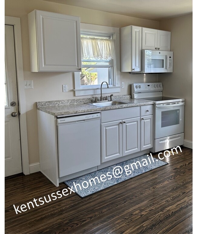 Building Photo - 527 S Washington St