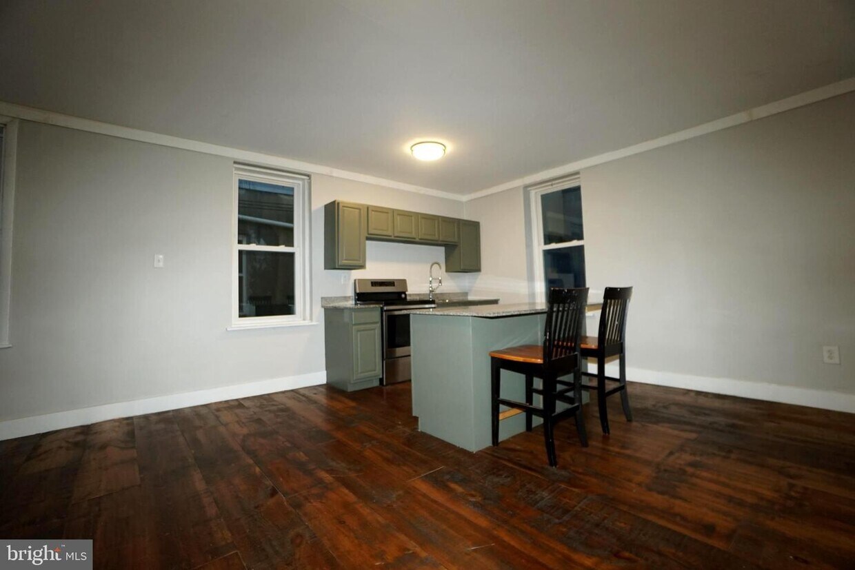 Primary Photo - 2029 E Susquehanna Ave