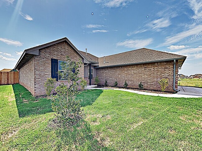 Building Photo - 10609 Mountain Fork Dr