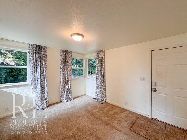 Foto del edificio - Private Retreat with Expansive Yard & Loft Space