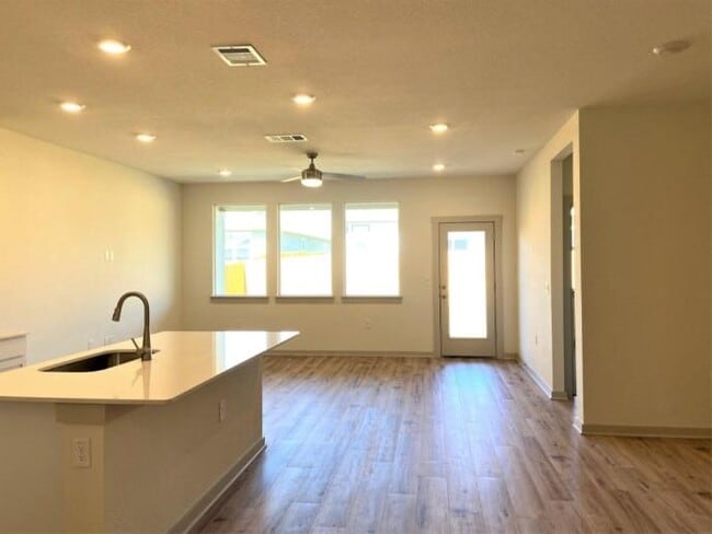 Foto del edificio - 13704 Zuhause Dr
