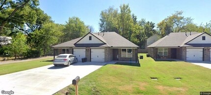 Building Photo - 304 NE 4th St