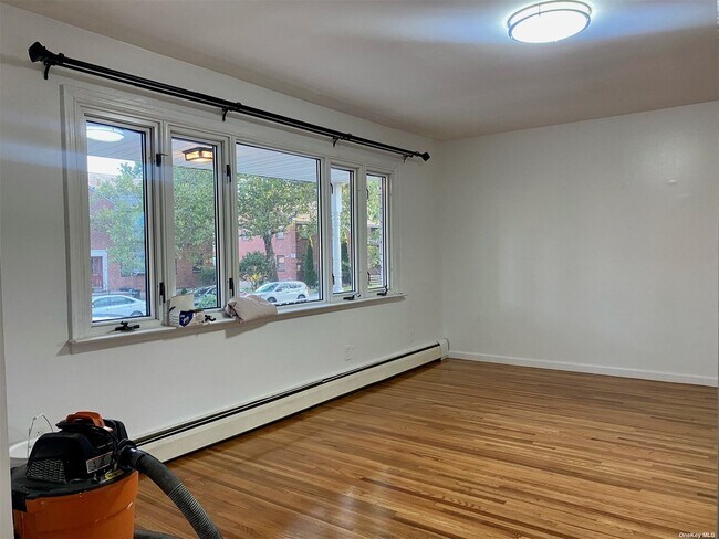 Building Photo - 160-15-16016 16th Ave