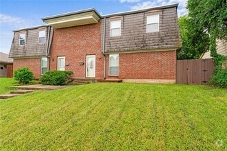 Building Photo - 2810 Golfing Green Dr