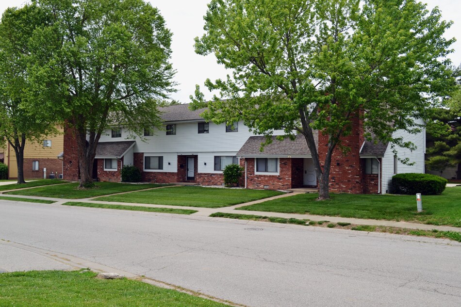 Primary Photo - 200-210 W Wesley Dr