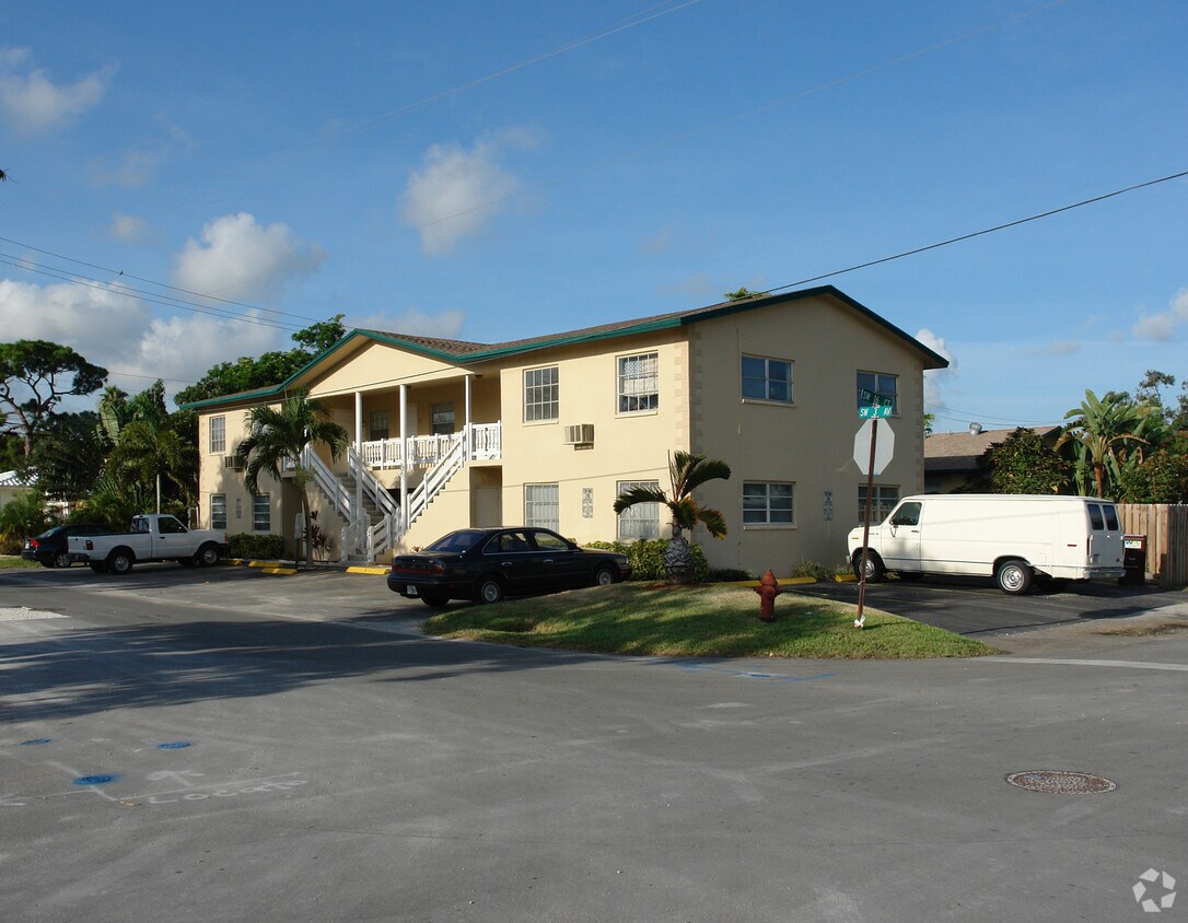 Primary Photo - 300 SW 16th Ct