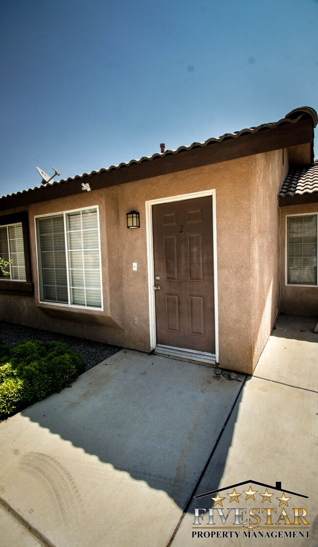 Foto del edificio - 618 Spring Meadow Ct
