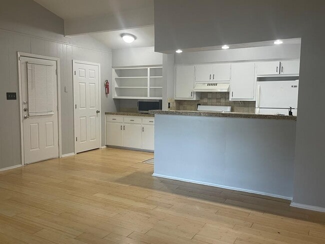 Building Photo - 8003 Pinedale Cove