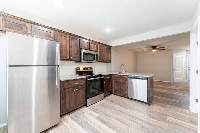 Foto del edificio - Oakwood Heights Townhomes