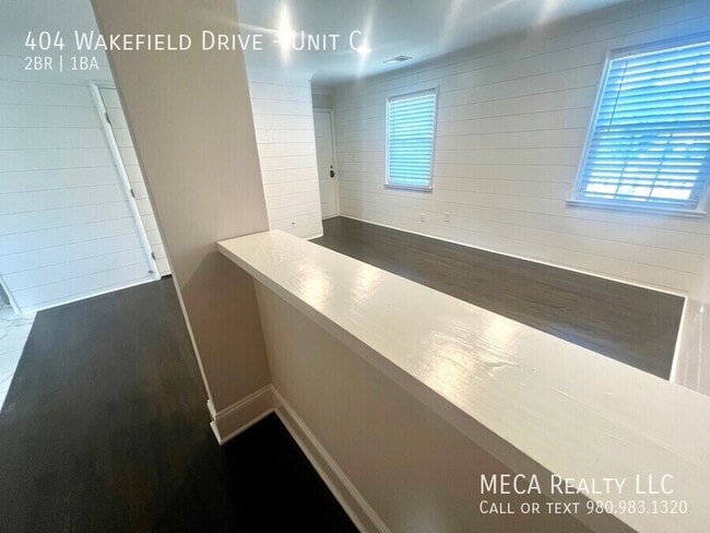 Building Photo - 404 Wakefield Dr
