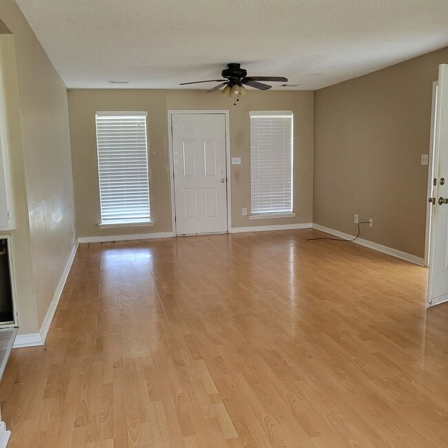 Building Photo - 726 Macey St