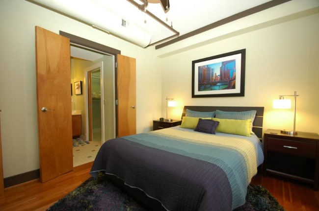 Photo - 323 W Broadway Apartment