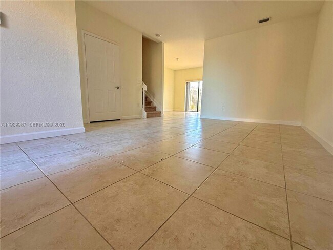 Building Photo - 320 SE 37th Ter