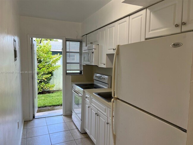 Foto del edificio - 8885 NE 8th Ct