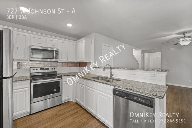 Building Photo - 727 W Johnson St