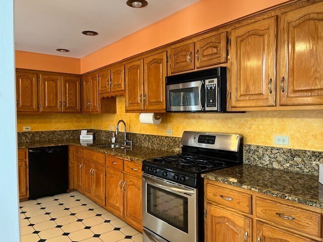 Building Photo - 16501 Nottingham Ct