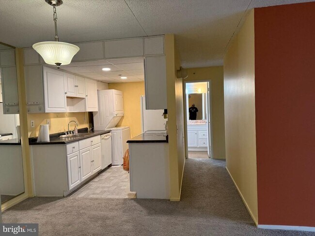 Foto del edificio - 5911 Edsall Rd