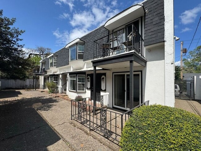 Photo - 1115 W 6th Ave Apartment