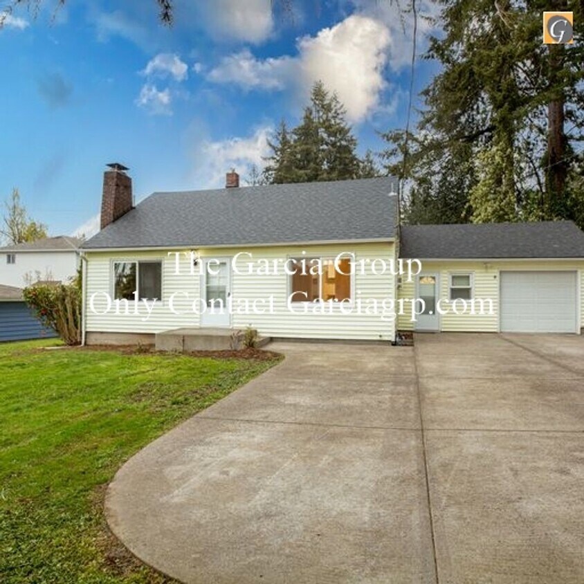Primary Photo - Cozy and roomy 4 Bedroom, 2 Bath Cape Cod ...