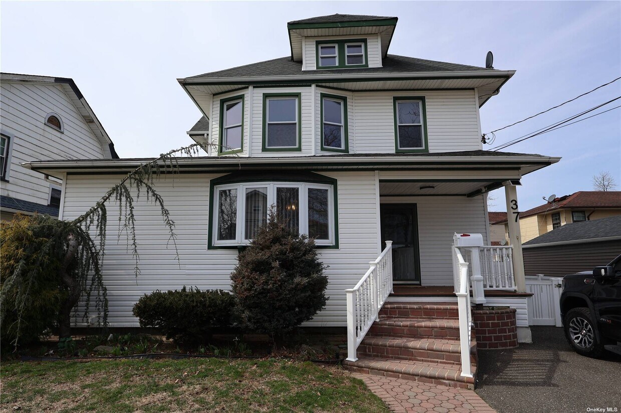 Primary Photo - 37 Grace Ave