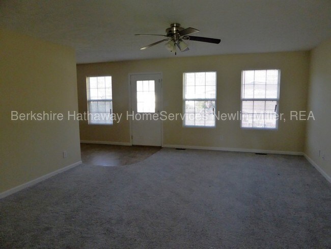 Building Photo - 3BR, 2BA on eastside near Rose Hulman