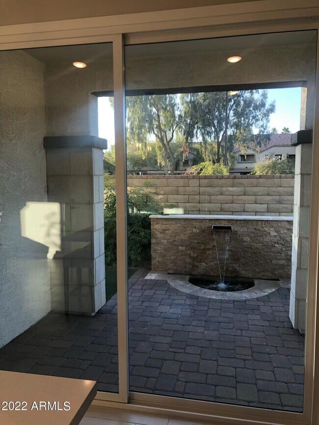 Foto del edificio - 1168 N Burbank Ct